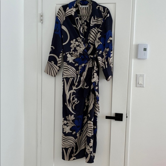 ZARA PRINTED MAXI WRAP DRESS - Picture 2 of 4